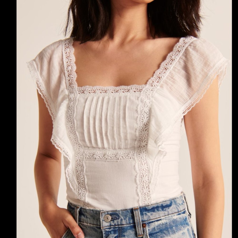 NWOT Abercrombie Lace Trim Flutter Sleeve Top